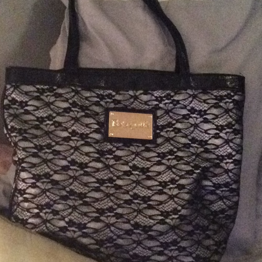 Betseyville weekend bAg